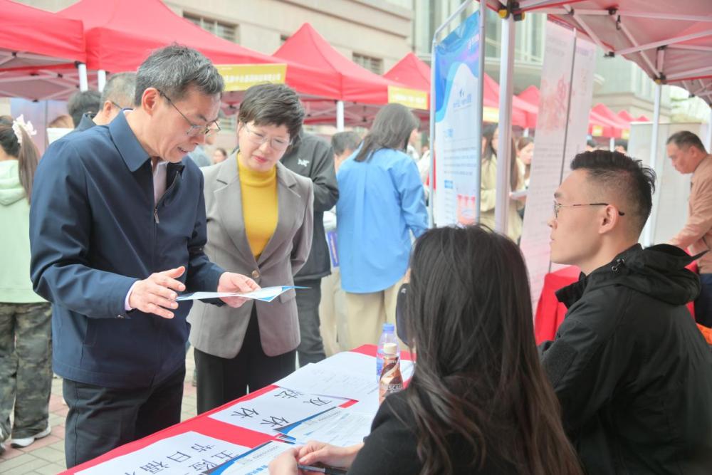 津云客户端报道我校举办2026届毕业生春季大型双选会