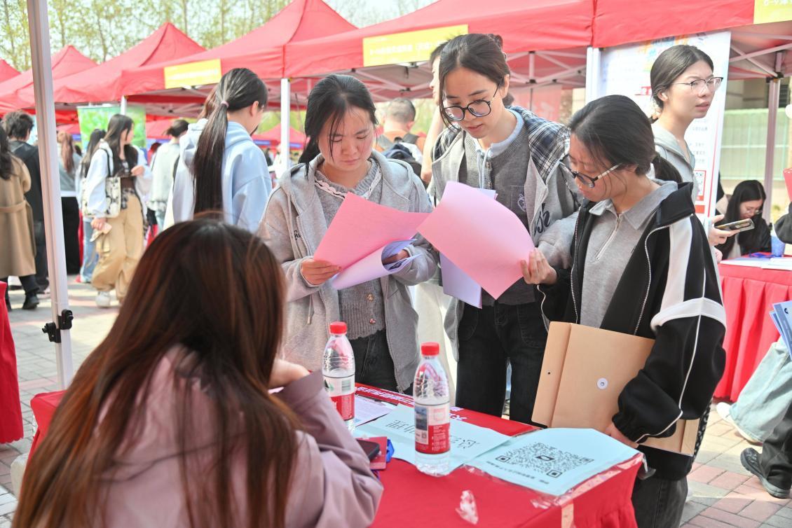 学习强国报道我校举办2026届毕业生春季大型双选会